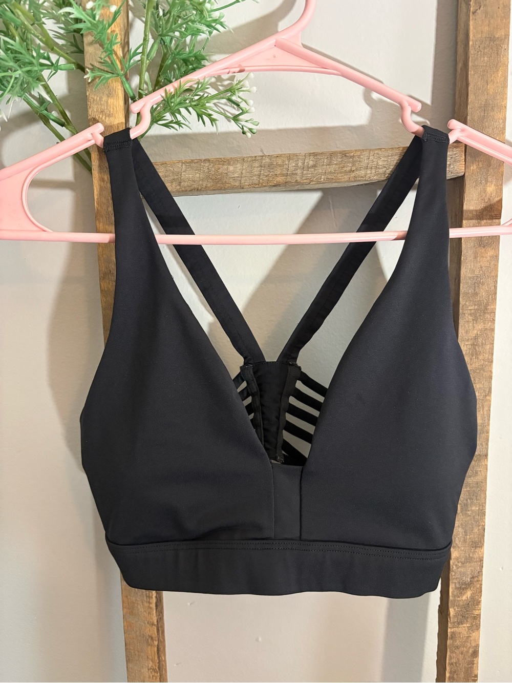 Victoria's Secret Black Strappy V‑Neck Sports Bra